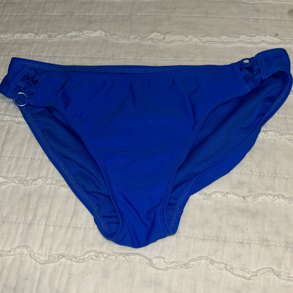 Bathing suits - Picture 2 of 7